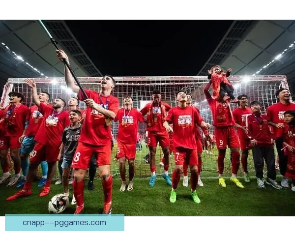 上海海港创纪录96进球力压申花成功卫冕中超冠军 力争新高